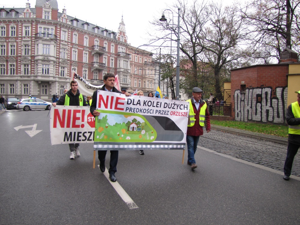 Śląski bunt przeciwko CPK. Mieszkańcy Orzesza protestowali w Katowicach
