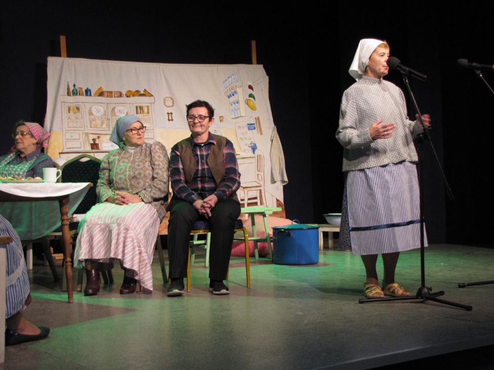 "Wyszkubki" w wykonaniu Regionalnego Zespołu Śpiewaczego. Gromkie brawa w MOKu