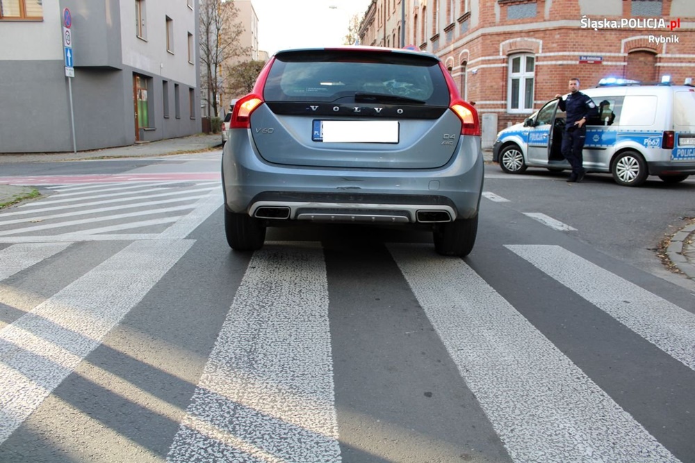 62-latek potrącił kobietę na przejściu dla pieszych. Policjanci apelują o ostrożność!