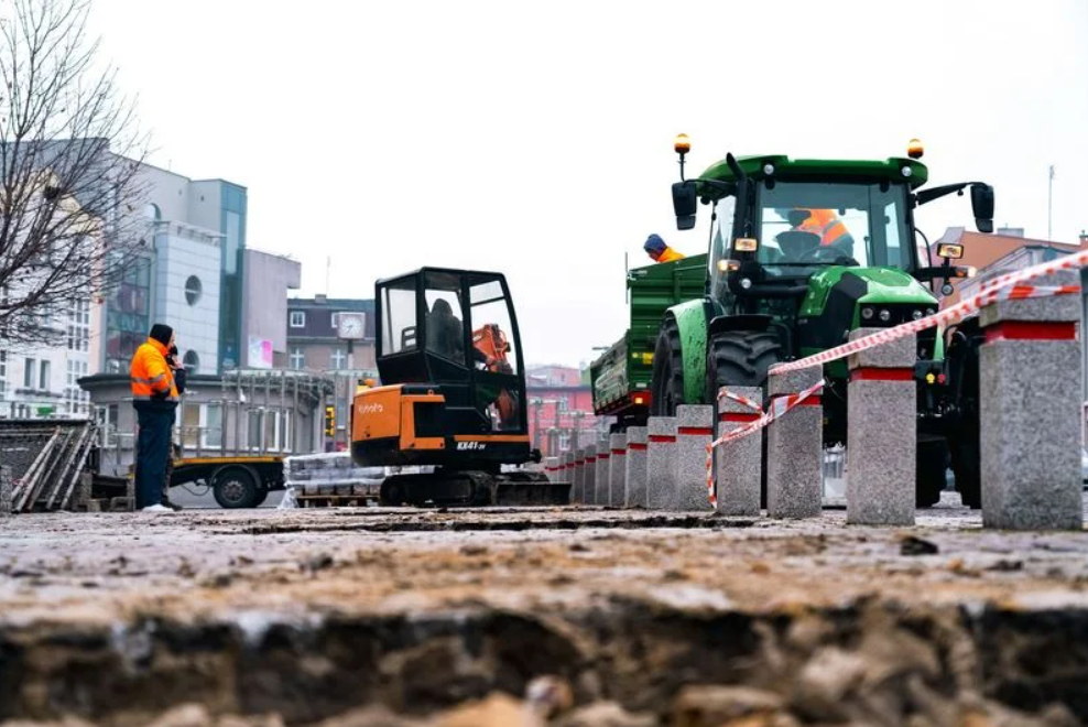 Zrobi się zielono. Sadzenie drzew na rybnickim Placu Wolności
