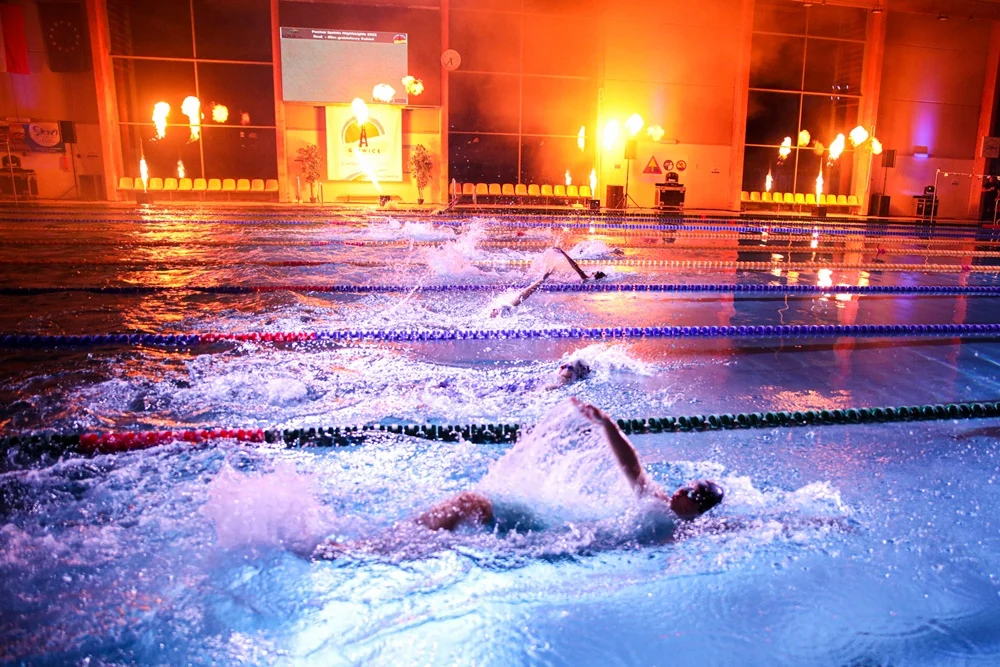 Puchar Sprintu Gliwice Night&Lights Swim 2022. Niezwykłe widowisko w Gliwicach