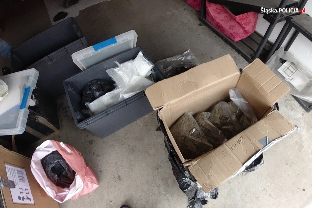 Potężne uderzenie w narkobiznes pseudokibiców. 9 osób zostało zatrzymanych