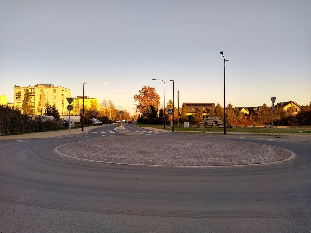 Nowe rondo i droga rowerowa. Ulica Biegusa przedłużona