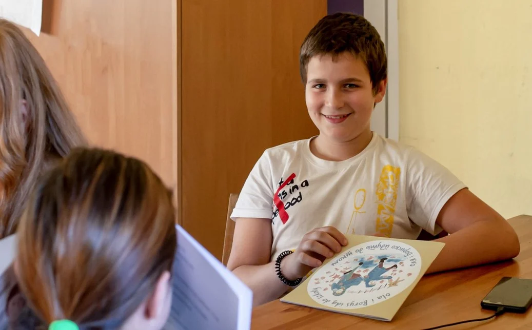Uczniowie otrzymali książkę wspierającą dzieci w sytuacji wojny na Ukrainie