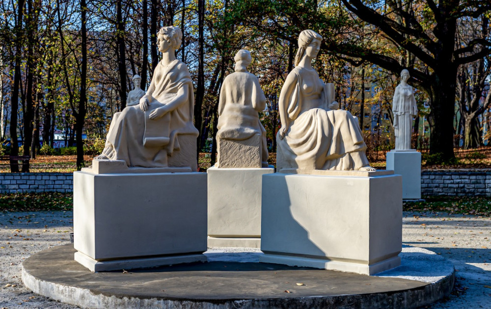 [ZDJĘCIA] Aleja Muz w Parku Miejskim przeszła kompleksową renowację