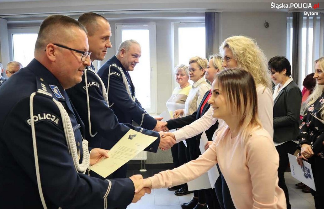 Święto Służby Cywilnej w bytomskim garnizonie. Komendant wręczył medale pracownikom