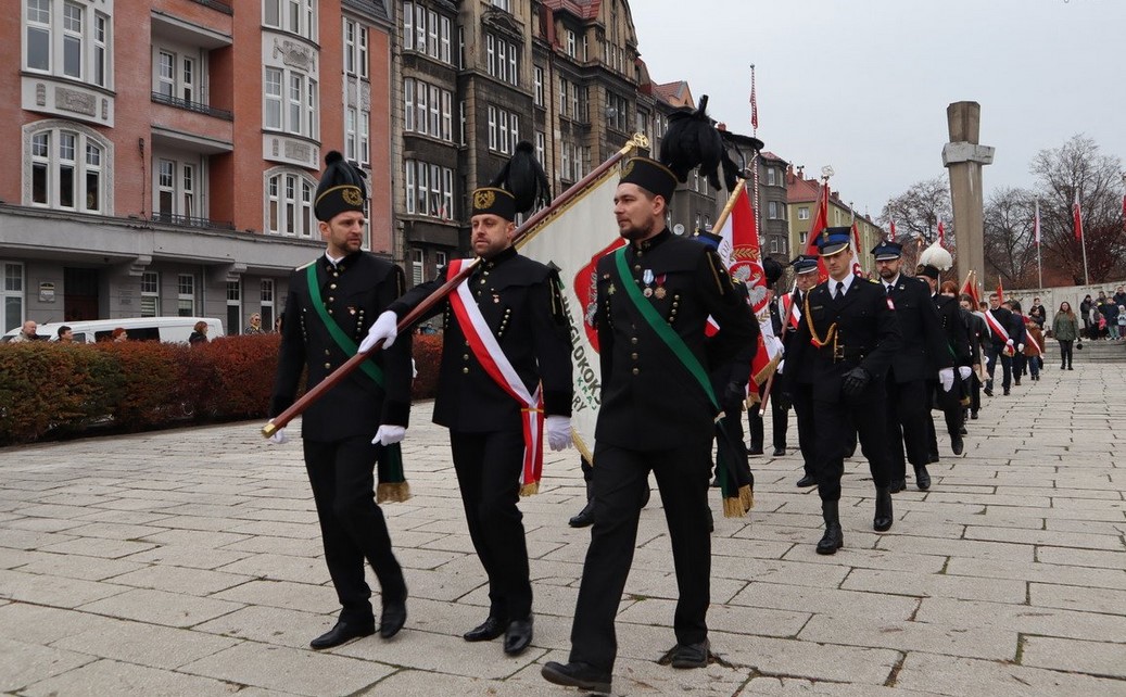 [FOTO/WIDEO] Bytomska policja wzięła udział w obchodach Święta Niepodległości w Bytomiu
