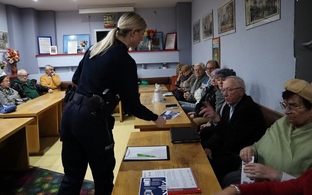 „Bezpieczny Senior” w Bytomiu. Policjanci spotkali się z najstarszymi mieszkańcami miasta