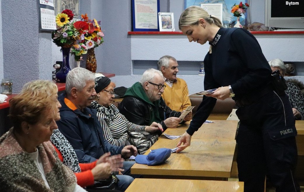 „Bezpieczny Senior” w Bytomiu. Policjanci spotkali się z najstarszymi mieszkańcami miasta