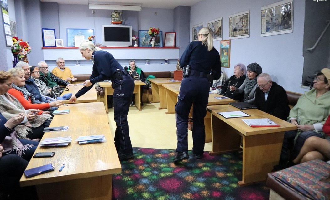 „Bezpieczny Senior” w Bytomiu. Policjanci spotkali się z najstarszymi mieszkańcami miasta