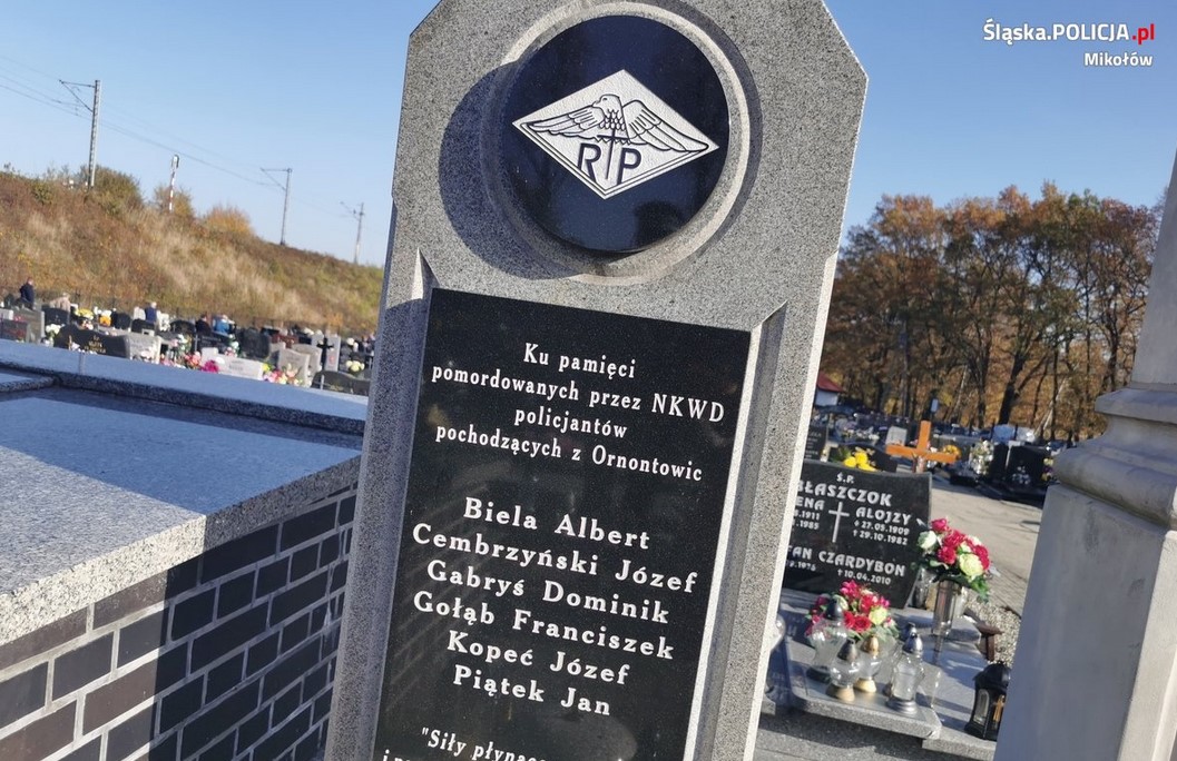 Komendanci garnizonu mikołowskiego oddali hołd poległym funkcjonariuszom