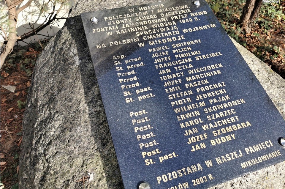 Komendanci garnizonu mikołowskiego oddali hołd poległym funkcjonariuszom