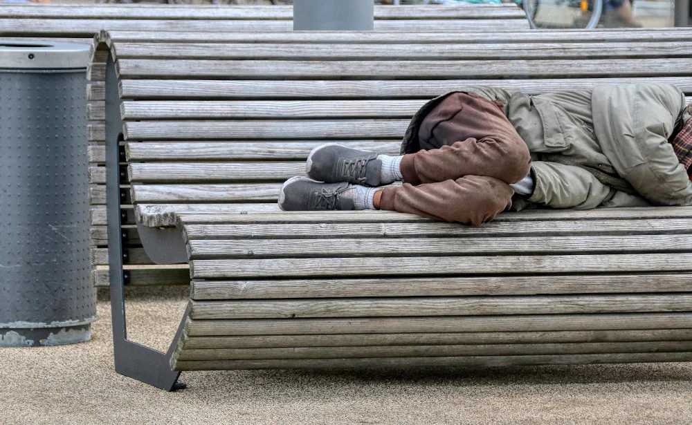 Coraz chłodniej. Mikołowska policja apeluje o zwracanie uwagi na osoby bezdomne