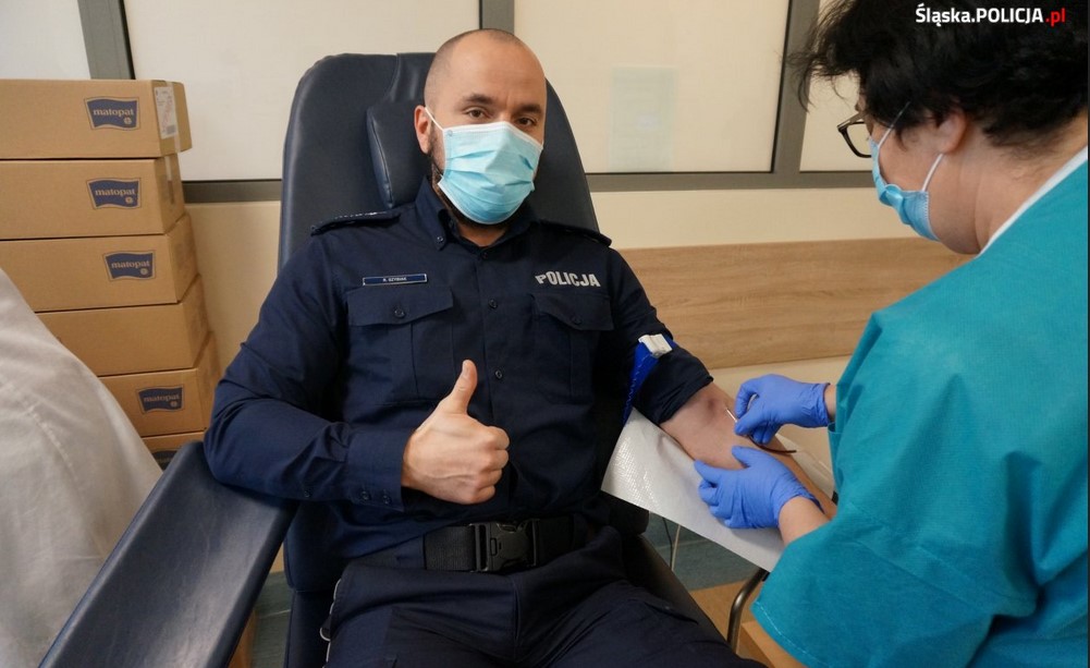 Dziś rusza akcja krwiodawstwa. Policjanci z KWP w Katowicach zachęcają do oddawania krwi