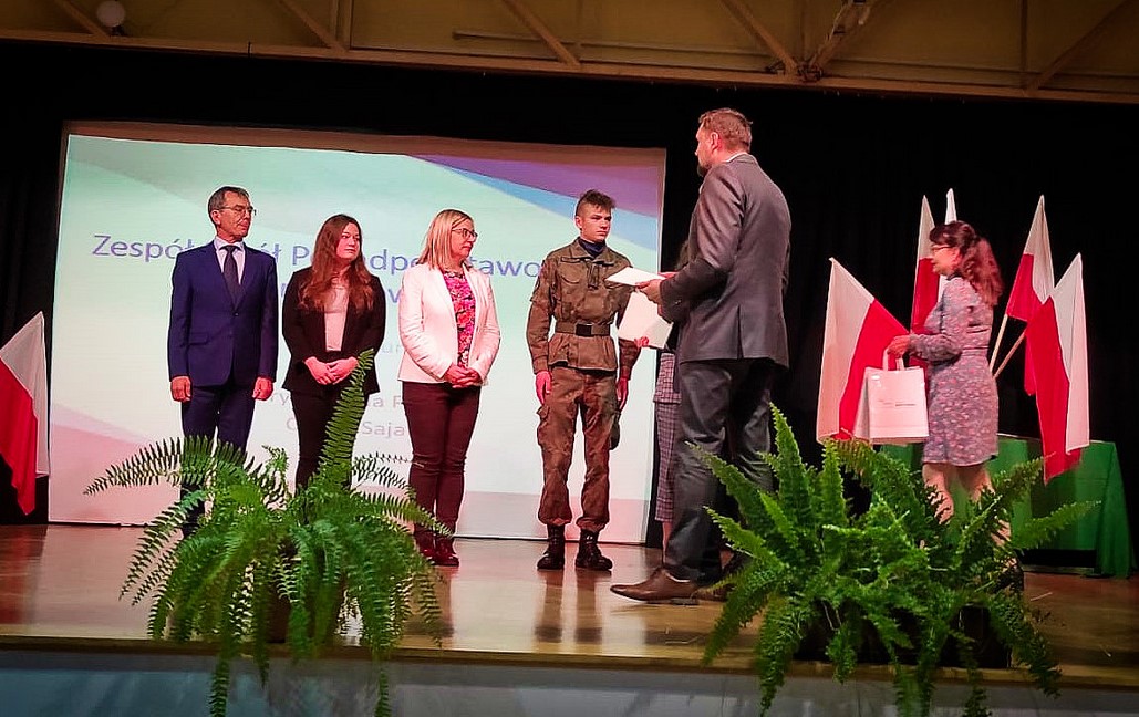 Dziewięcioro wspaniałych! Uczniowie z powiatu mikołowskiego ze stypendium premiera