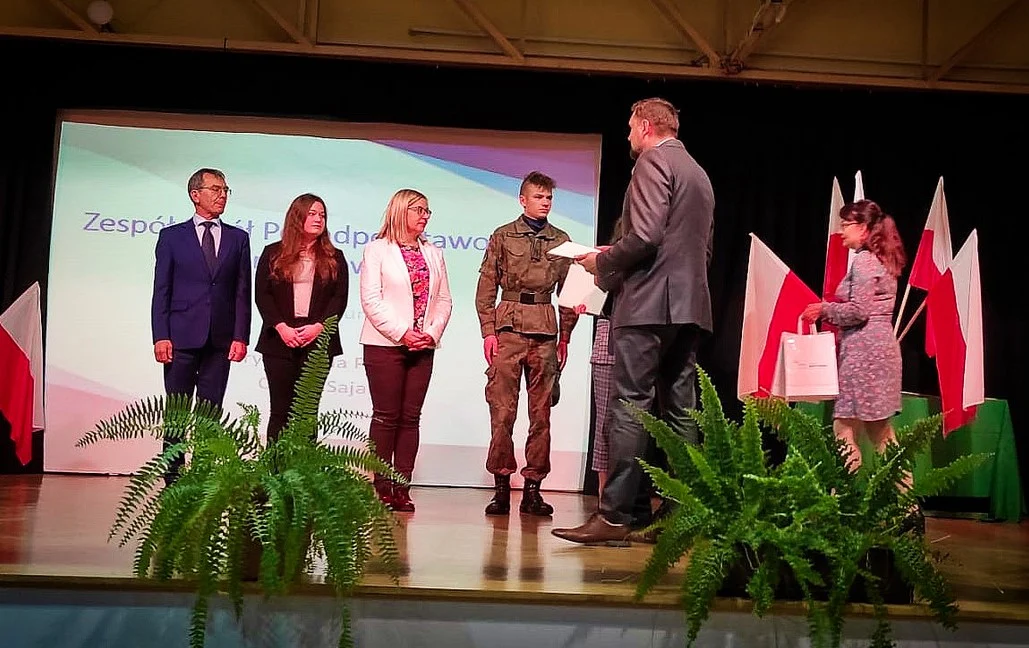 Dziewięcioro wspaniałych! Uczniowie z powiatu mikołowskiego ze stypendium premiera