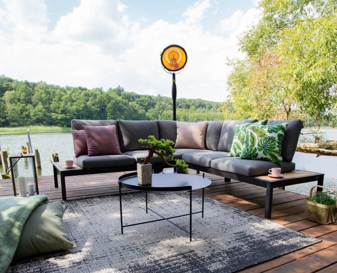 Narożnik czy sofa - co lepiej sprawdzi się na tarasie?