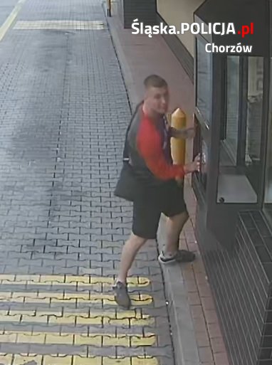 Chorzowscy policjanci poszukują sprawcy zniszczenia mienia