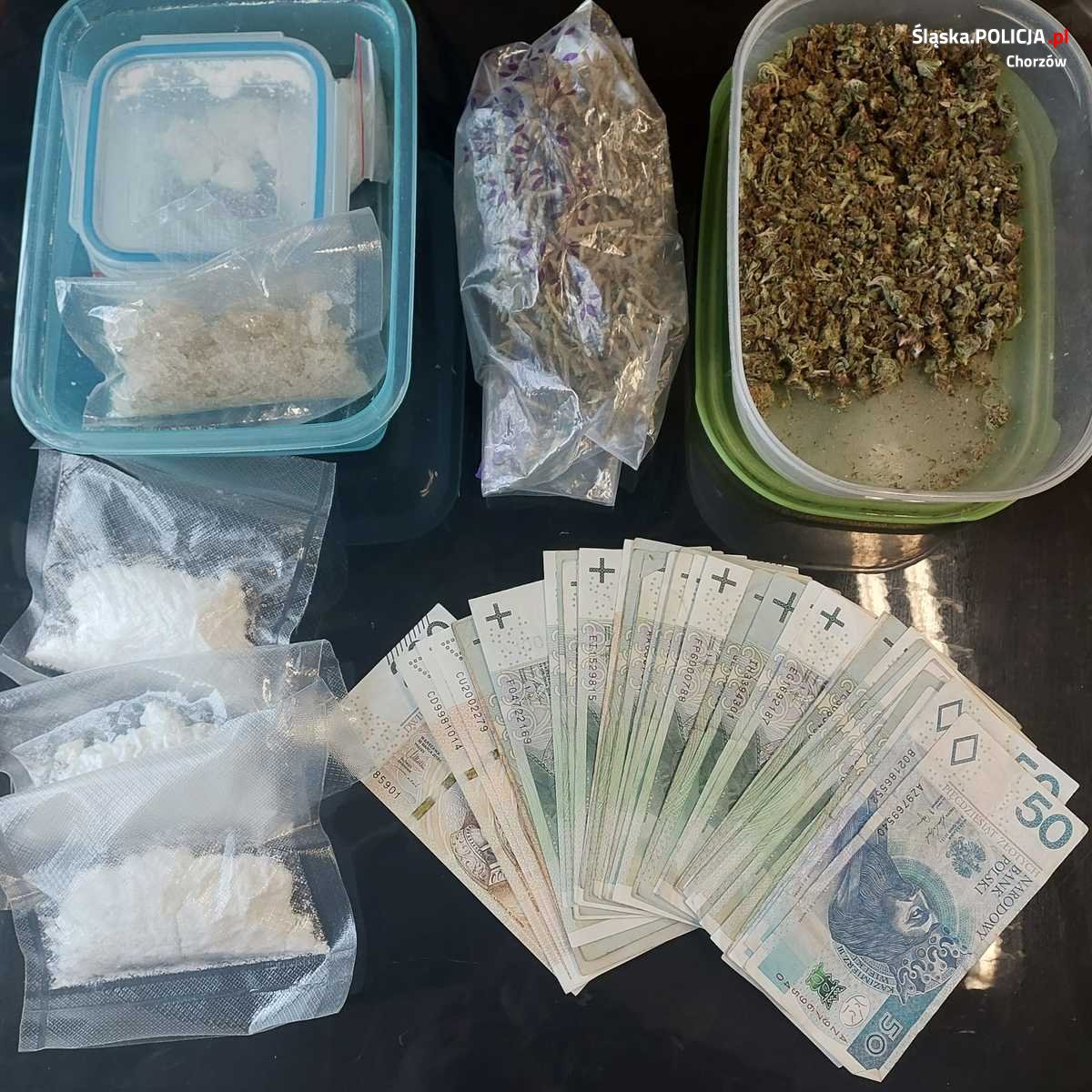 Chorzowscy policjanci zatrzymali 3 osoby posiadające duże ilości narkotyków