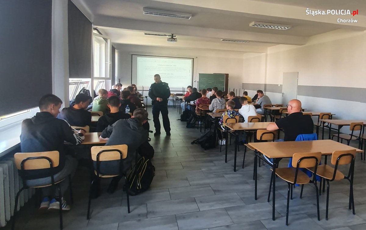 Chorzowscy policjanci spotkali się z młodzieżą