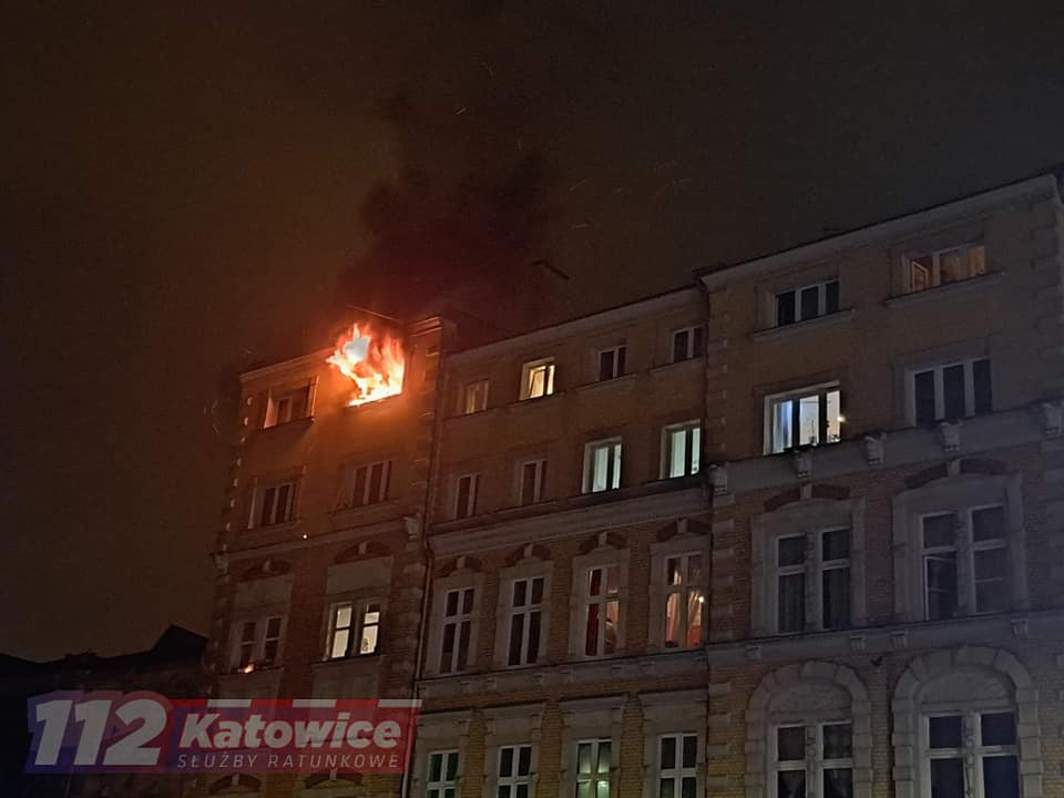 Groźny pożar mieszkania przy ul. Powstańców! Trwa sprawdzanie instalacji w budynku