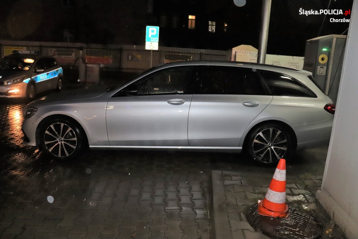 Kradzionym mercedesem przewozili narkotyki