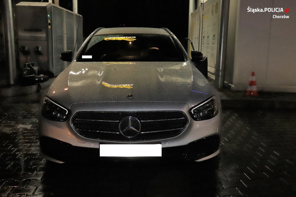 Kradzionym mercedesem przewozili narkotyki