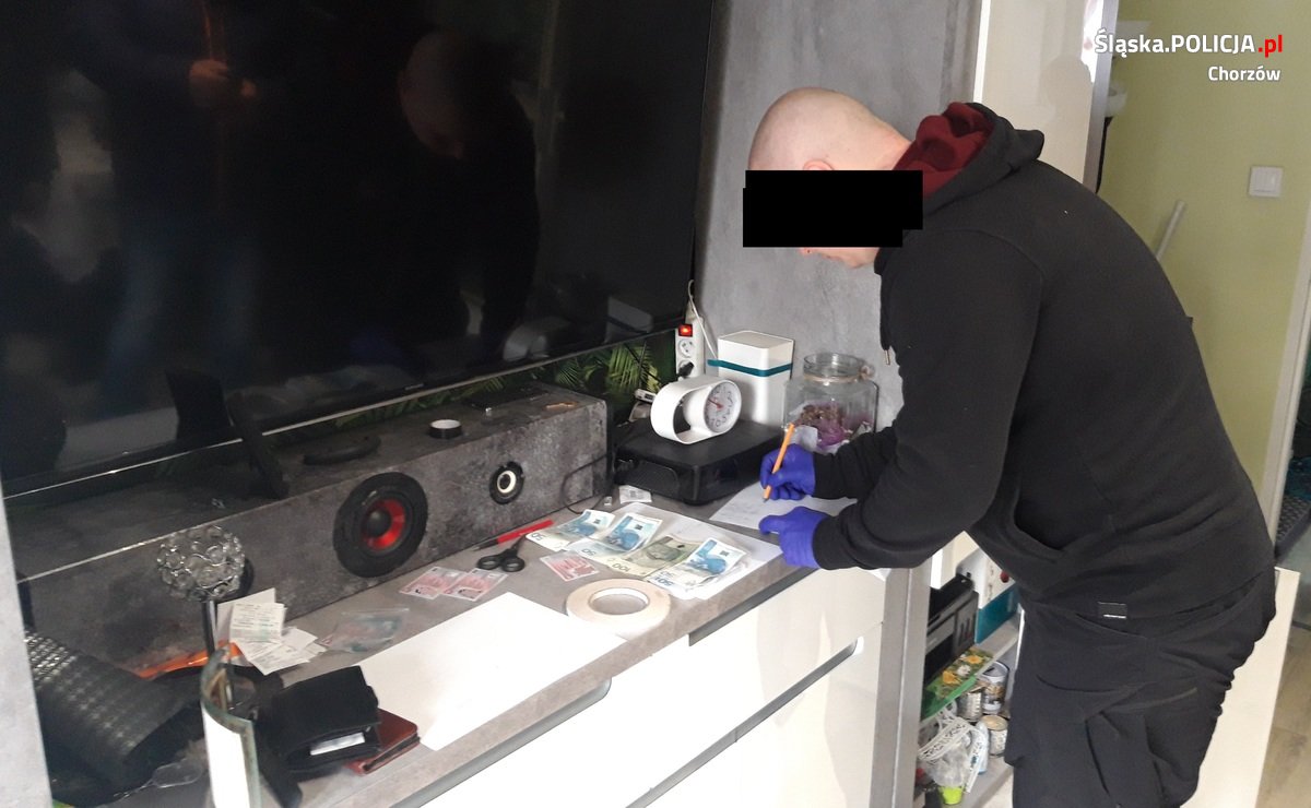 W Chorzowie policjanci zlikwidowali wytwórnię fałszywych pieniędzy
