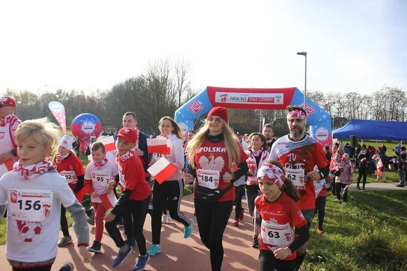 Żorzanie pobiegli w biało-czerwonych barwach! / fot. UM Żory 1