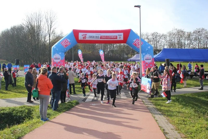 Żorzanie pobiegli w biało-czerwonych barwach! / fot. UM Żory 10