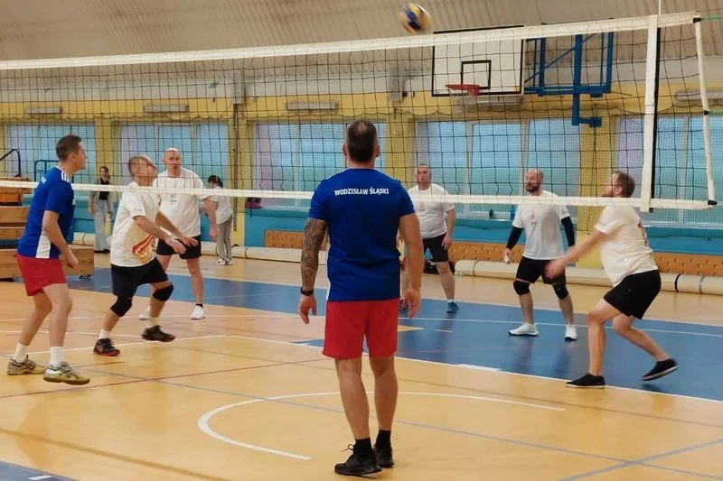 Samorządowcy z Żor zagrali w turnieju siatkówki [ZDJĘCIA]