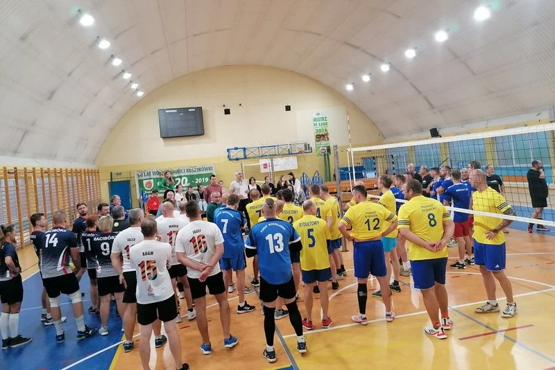 Samorządowcy z Żor zagrali w turnieju siatkówki / fot. UM Żory 1