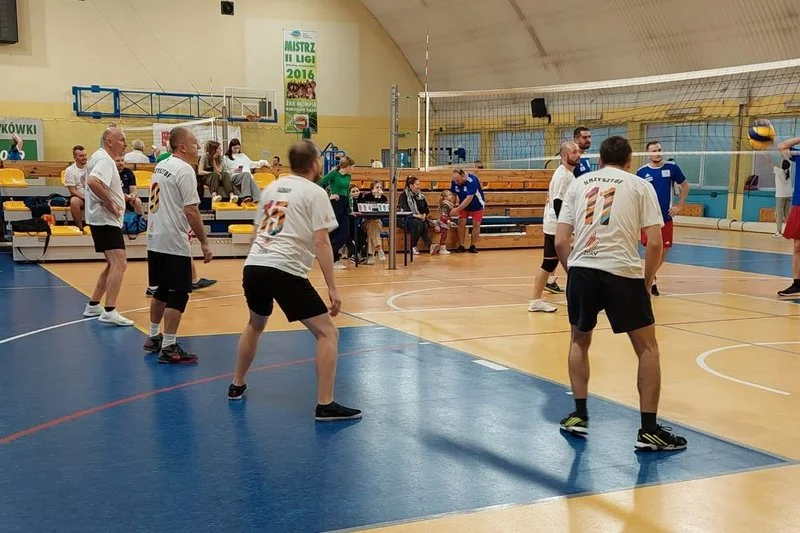 Samorządowcy z Żor zagrali w turnieju siatkówki / fot. UM Żory 4