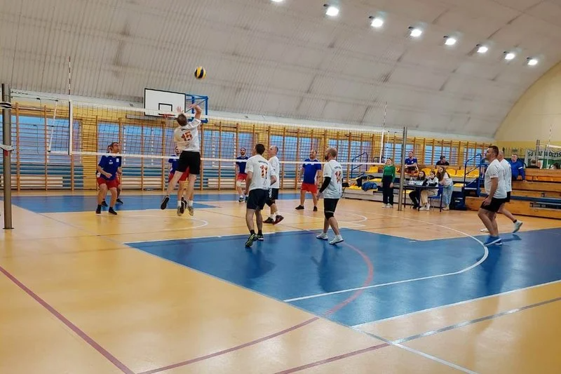 Samorządowcy z Żor zagrali w turnieju siatkówki / fot. UM Żory 7