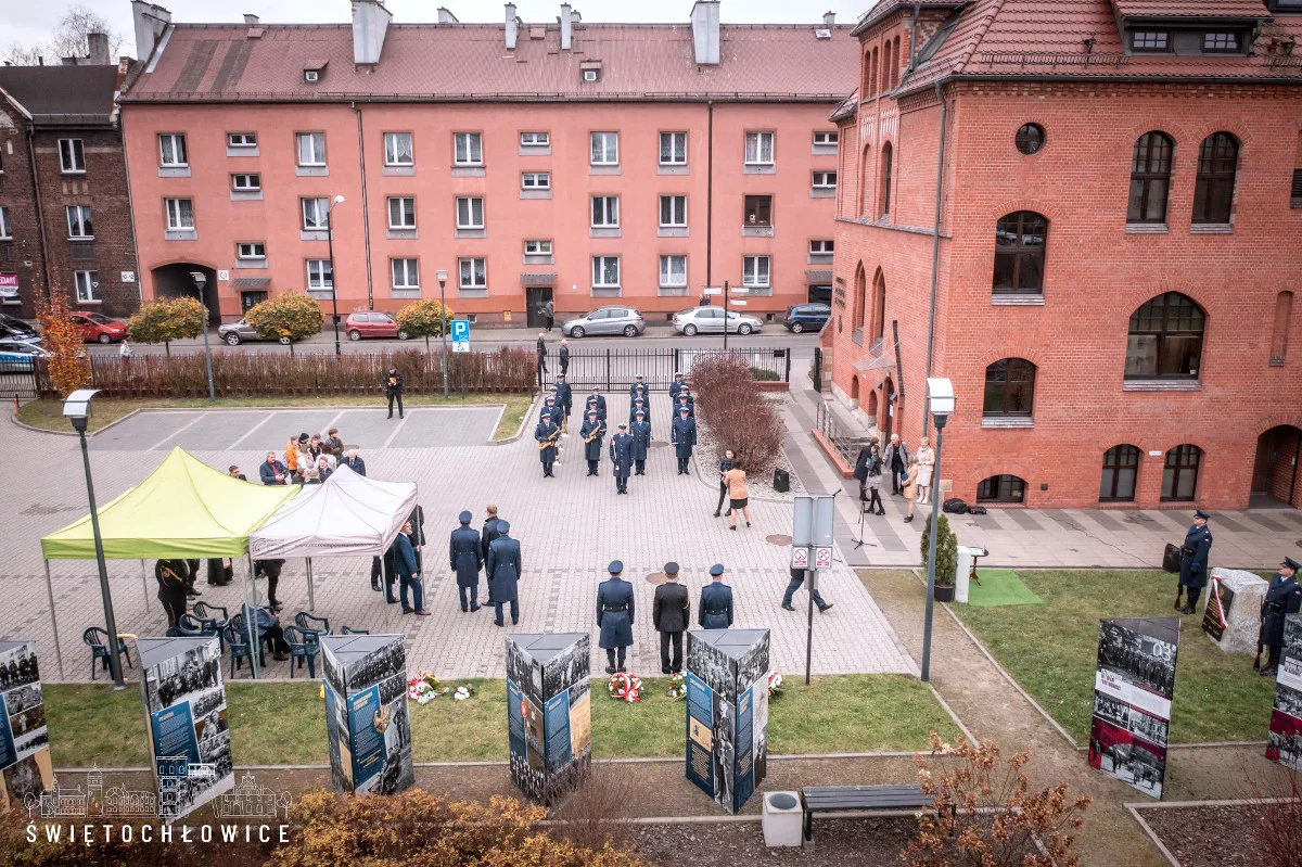 Uroczyste odsłonięcie pomnika upamiętniającego policjantów zamordowanych w 1940 r.