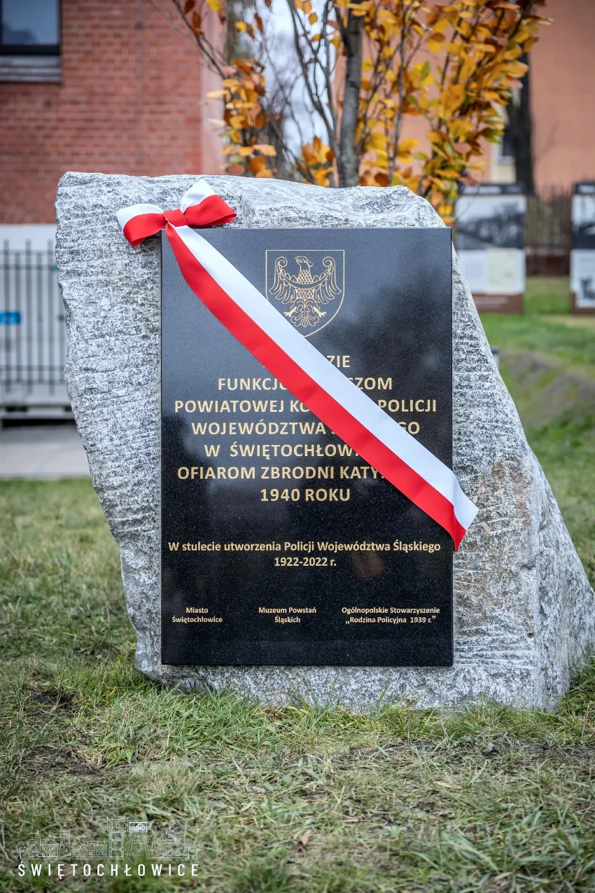 Uroczyste odsłonięcie pomnika upamiętniającego policjantów zamordowanych w 1940 r.