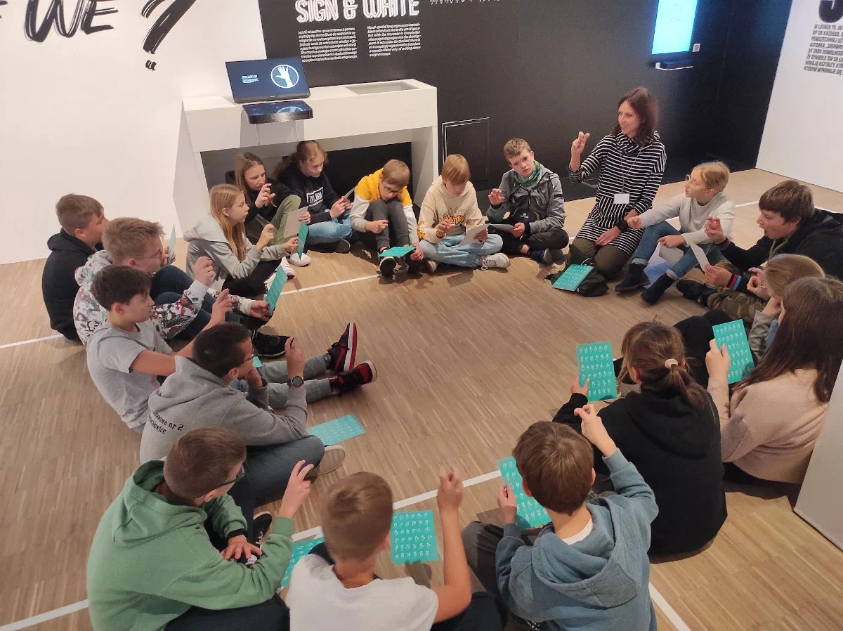 Uczniowie z wizytą w świecie ciszy