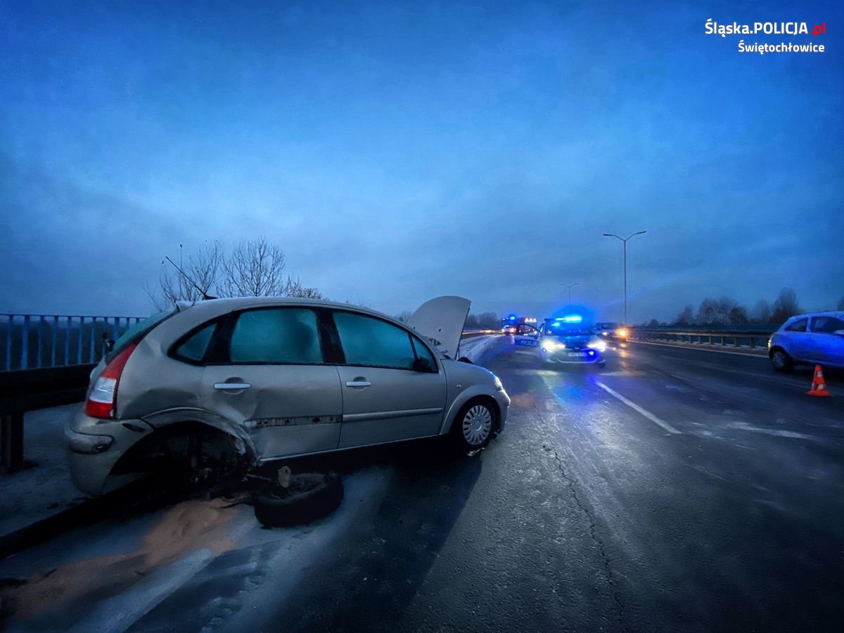 Mając czynny zakaz prowadzenia pojazdów spowodował kolizję z trzema samochodami