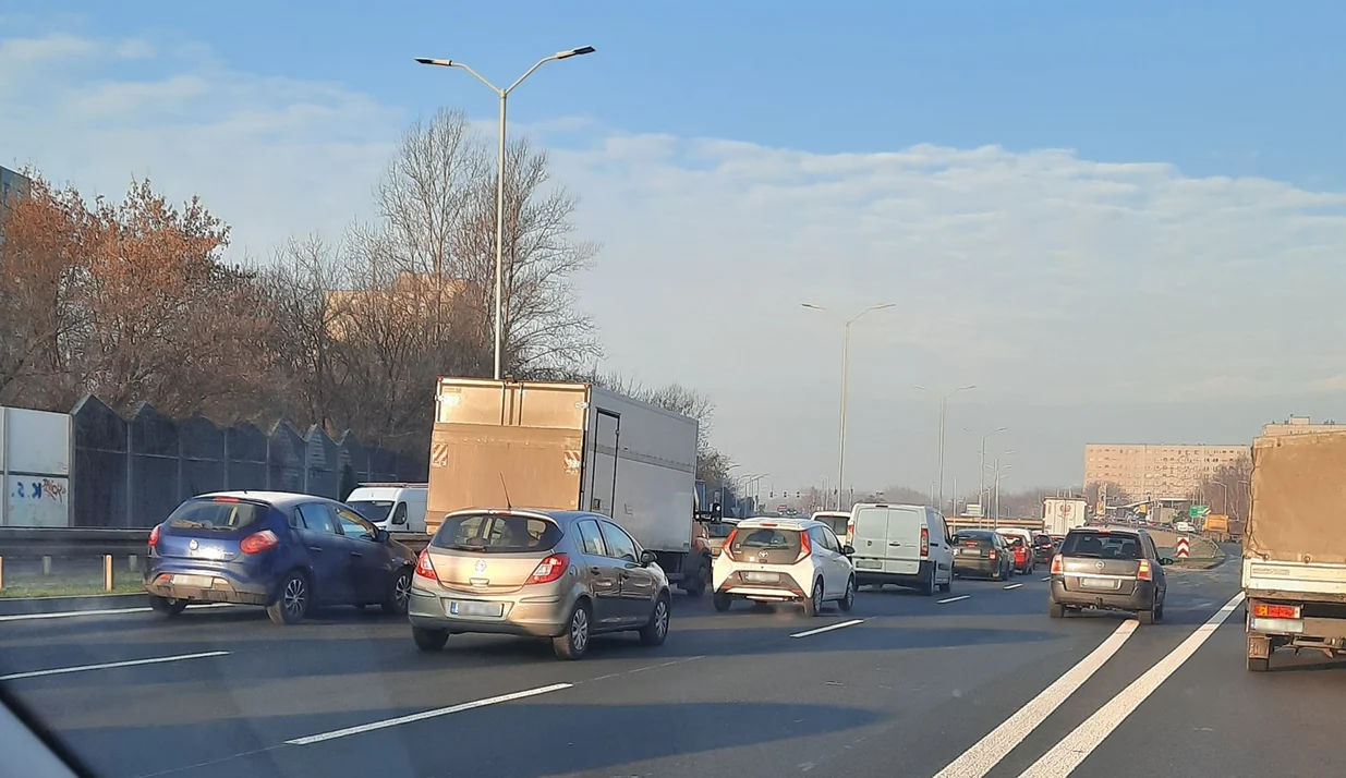 Dwa zdarzenia drogowe na DTŚ! Występowały duże utrudnienia drogowe