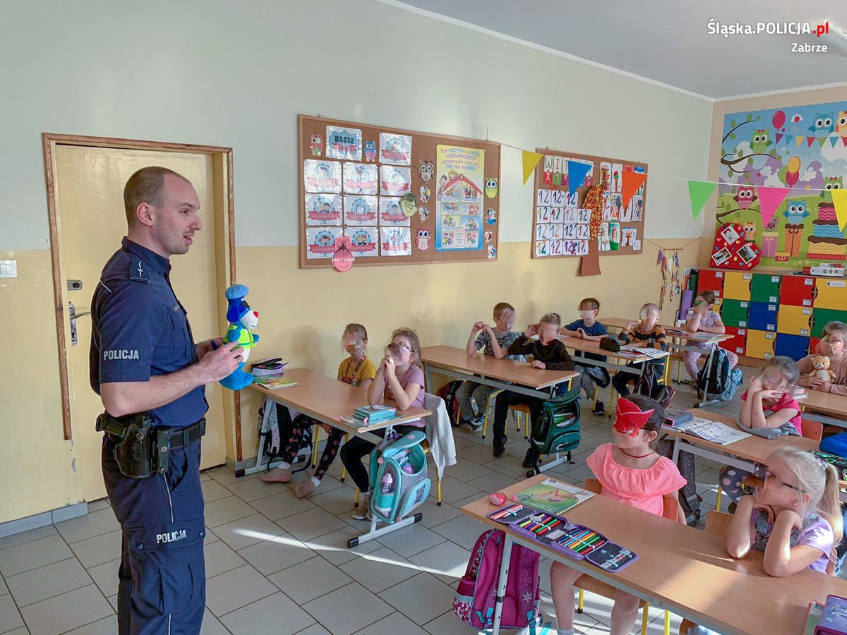 Policjant spotkał się z uczniami Szkoły Podstawowej nr 29