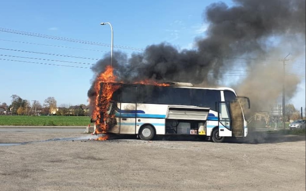 Spłonął autobus należący do rodziny zastępczej z Zabrza. Ruszyła zbiórka