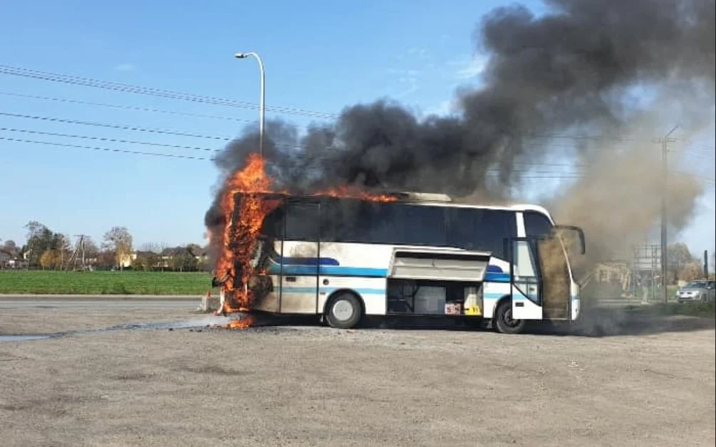 Spłonął autobus należący do rodziny zastępczej z Zabrza. Ruszyła zbiórka