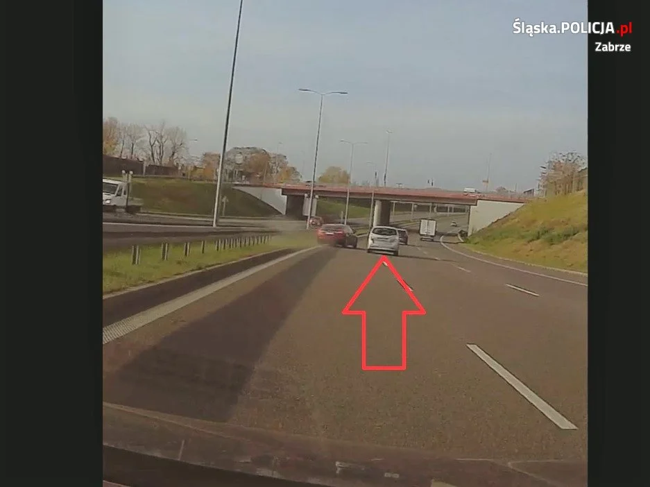 Policjanci poszukują świadków zdarzenia drogowego na DTŚ [FILM]