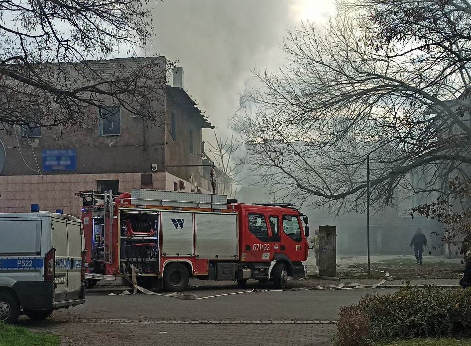 Pożar pustostanu przy ul. Królewskiej. Trwa interwencja straży pożarnej