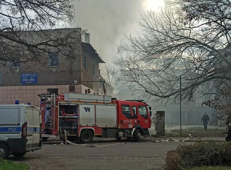 Pożar pustostanu przy ul. Królewskiej. Trwa interwencja straży pożarnej