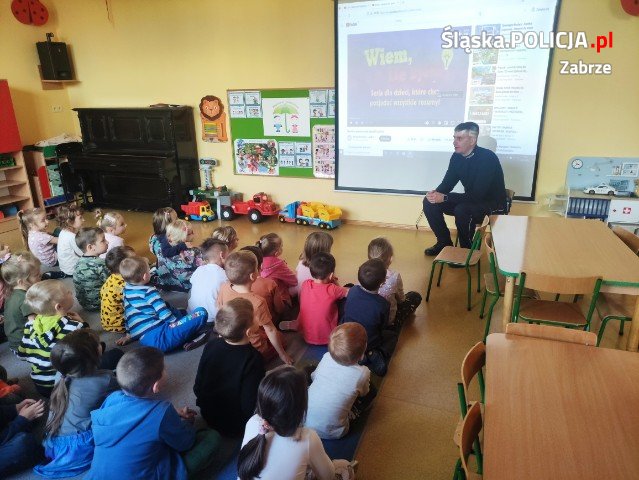 Spotkanie dzielnicowego z I Komisariatu z przedszkolakami