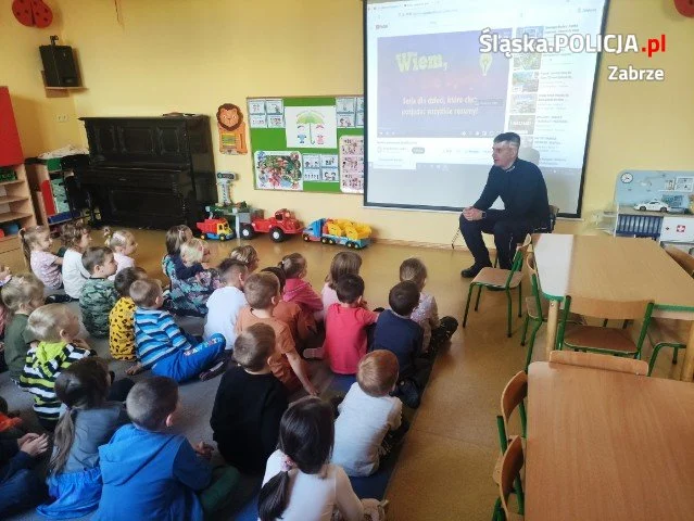 Spotkanie dzielnicowego z I Komisariatu z przedszkolakami