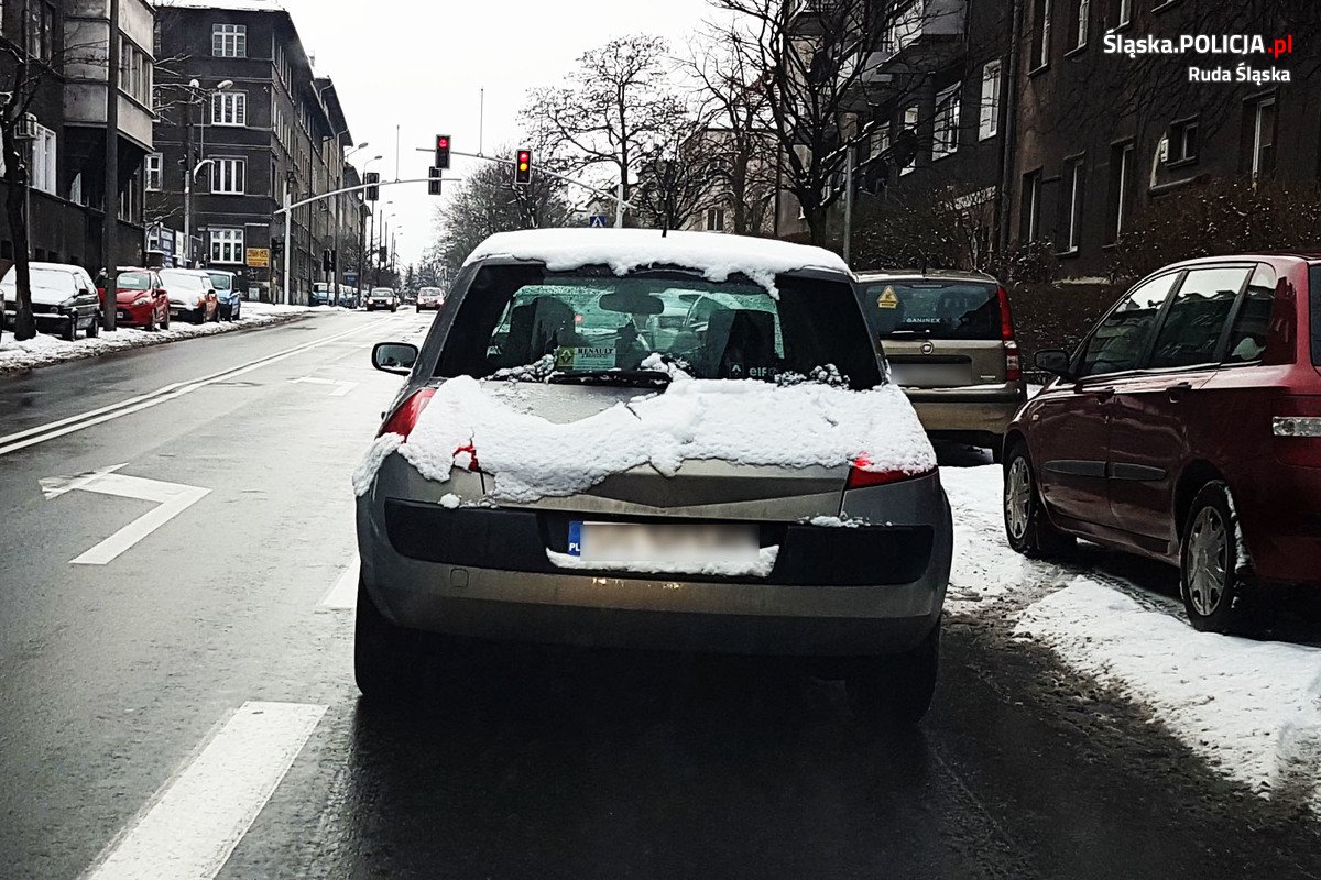 Kierowco, odśnieżaj samochód! Kara może wynieść nawet 3000 złotych!