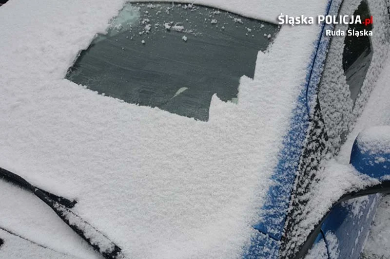 Kierowco, odśnieżaj samochód! Kara może wynieść nawet 3000 złotych!