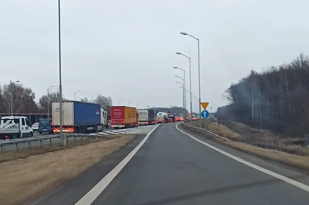 Kolizja na autostradzie A4. Występują utrudnienia drogowe!